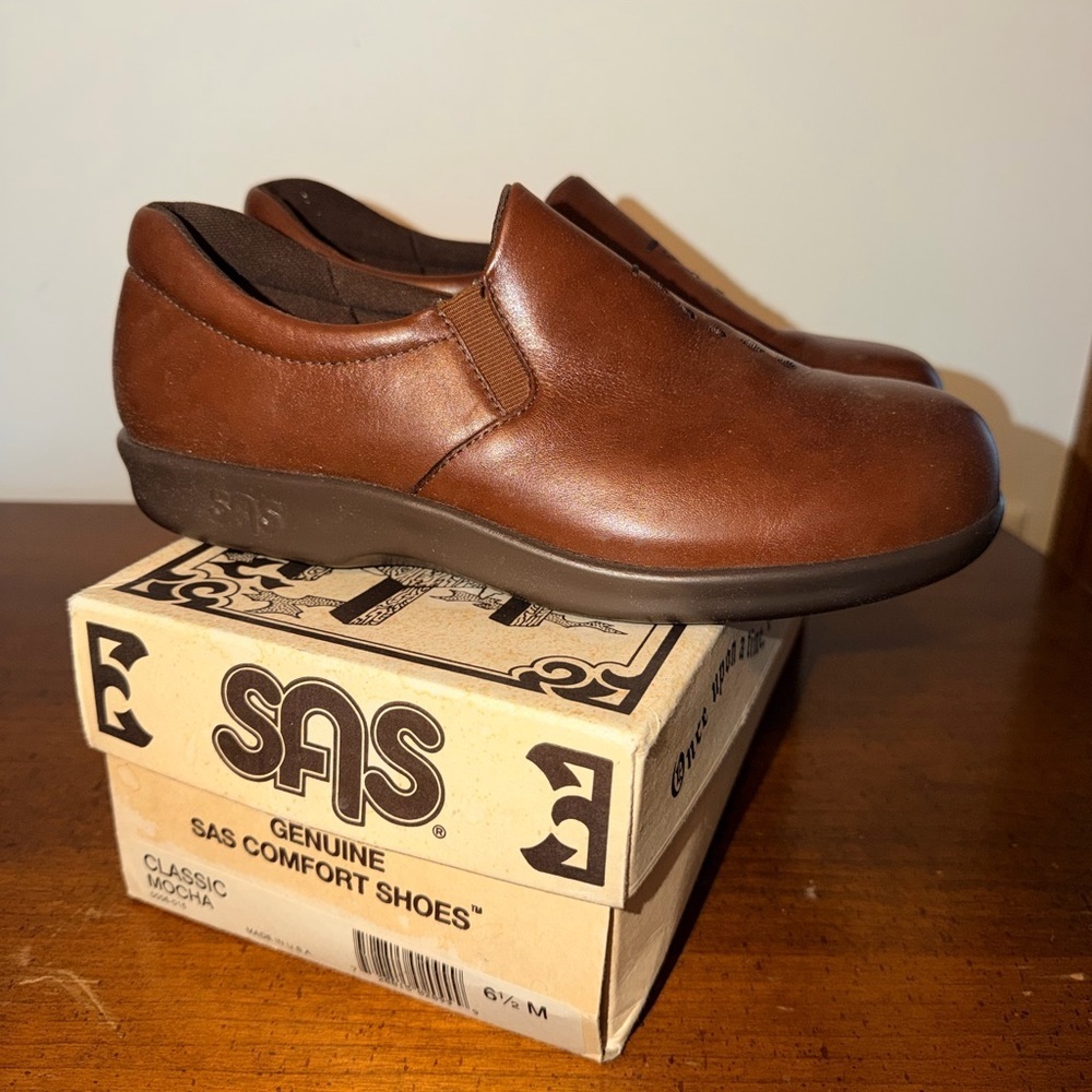 SAS Women's Mocha Leather Slip-On Loafers Size 6.5